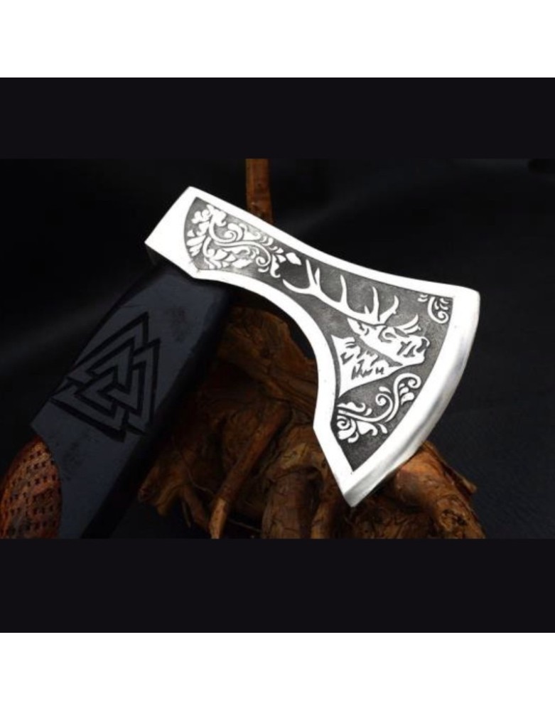 Hache Viking gravée manche bois - LA FORGE DES CHEVALIERS® Hache Viking gravée manche bois - LA FORGE DES CHEVALIERS®