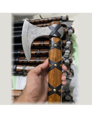 Hache Viking manche en frêne avec revêtement en cuir - La forge des Chevaliers®