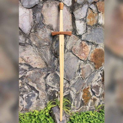 Épée d’entraînement médiévale en bois à deux mains 122 cm | Réf. 600598