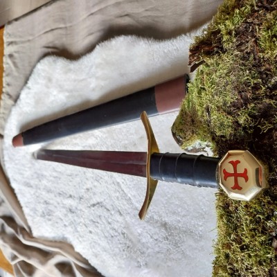 Épée de Templier 74 cm dans un fourreau en cuir