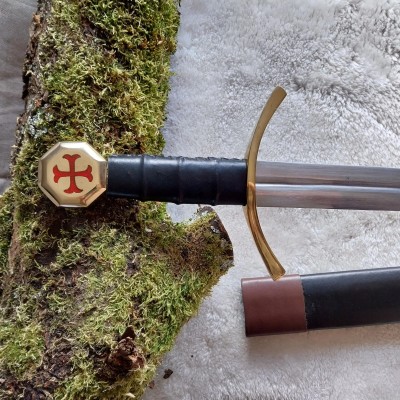 Épée de Templier 68 cm dans un fourreau en cuir