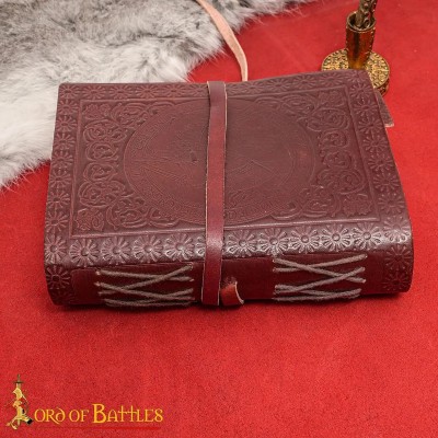 Carnet Médiéval en Cuir – Chevalier Fantastique Gaufré