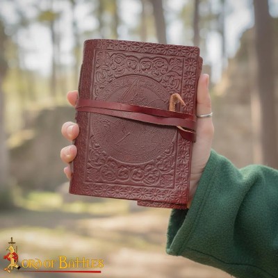 Carnet Médiéval en Cuir – Chevalier Fantastique Gaufré