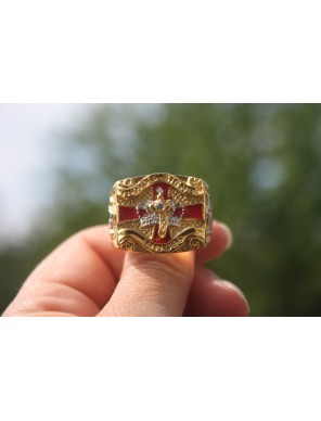 Bague Chevalier Croisé Dorée à Croix Rouge