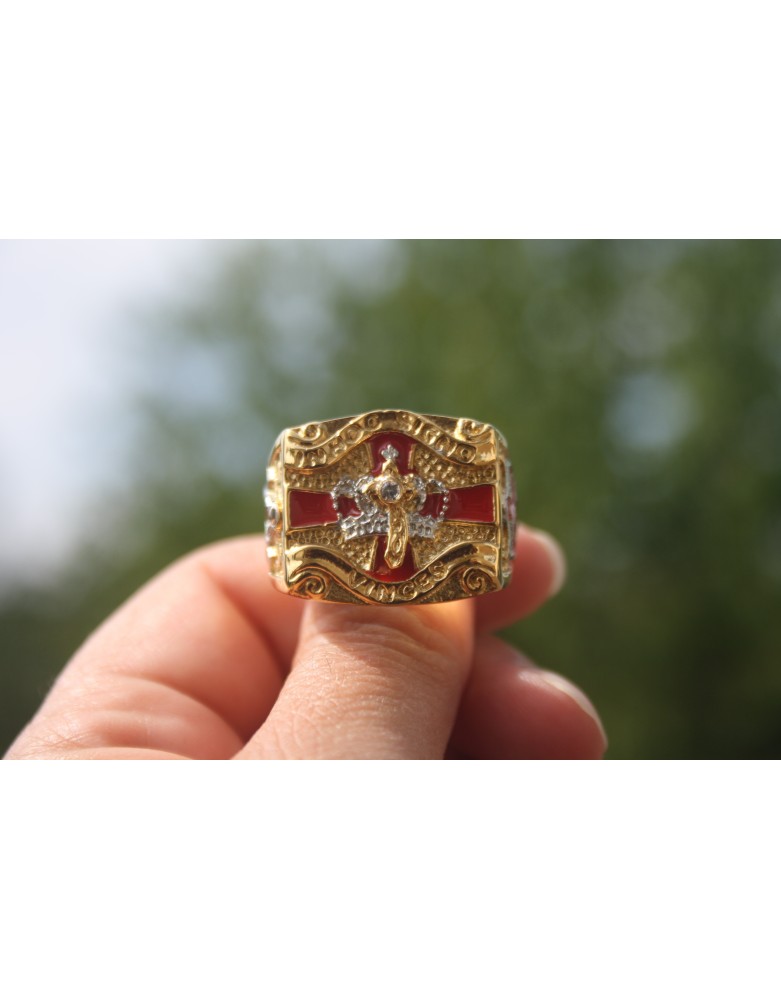Bague Chevalier Croisé Dorée à Croix Rouge