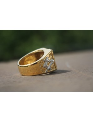 Bague Chevalier Croisé Dorée à Croix Rouge