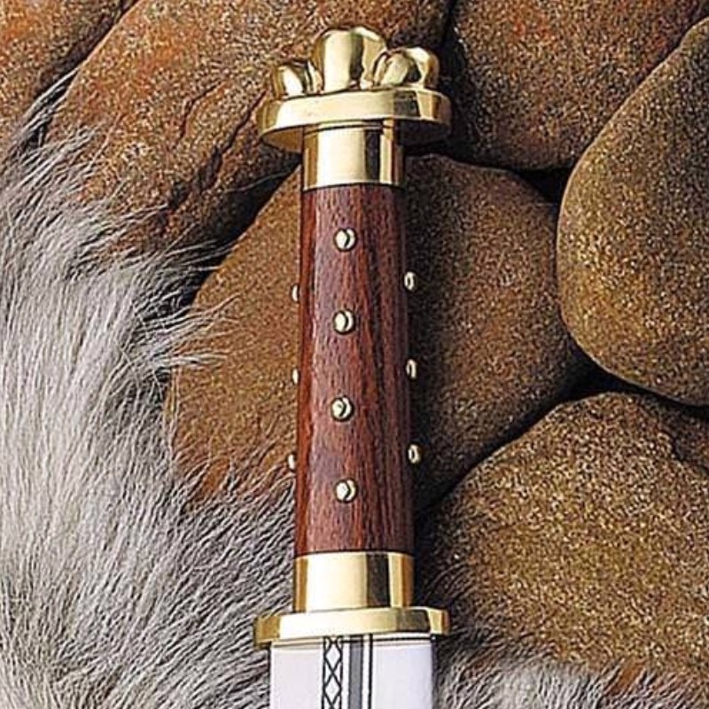 Le Poignard Seax : Lame des Saxons, Héritage d'une Époque Guerrière